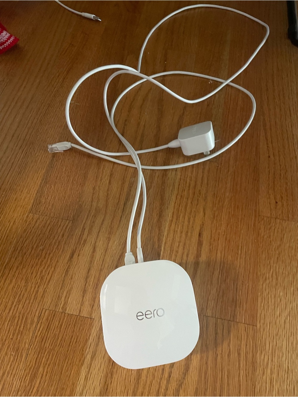 eero Mesh Wi‑Fi Node in White with White Cables